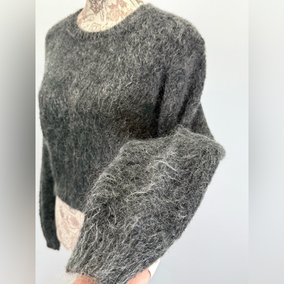 MODA INTERNATIONAL Gray fuzzy Crew Neck crop Sweater size S - Picture 3 of 12